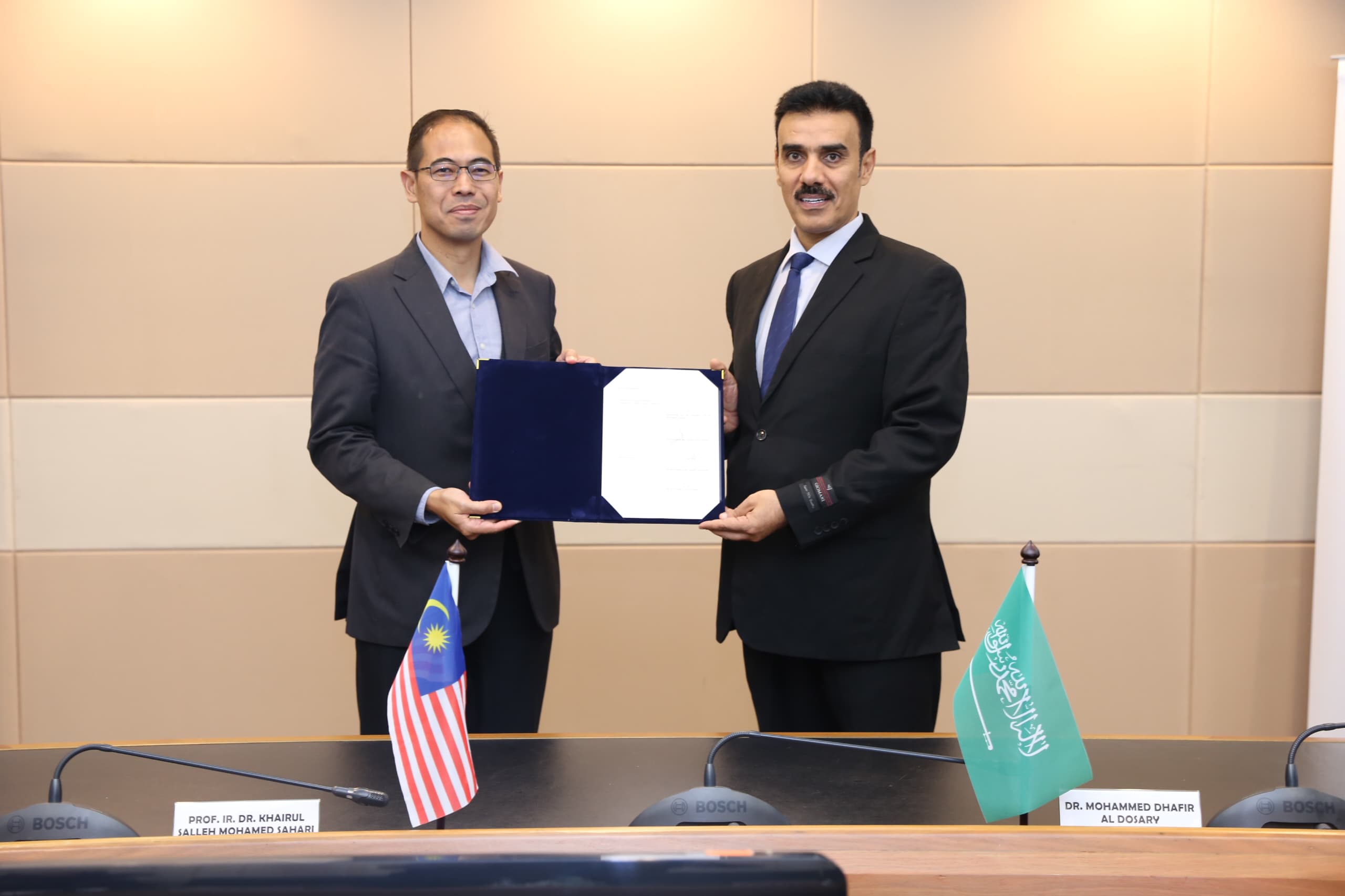 كليات الخليج توقع اتفاقية تعاون مشترك مع جامعة الطاقة الوطنية الماليزية UNITEN